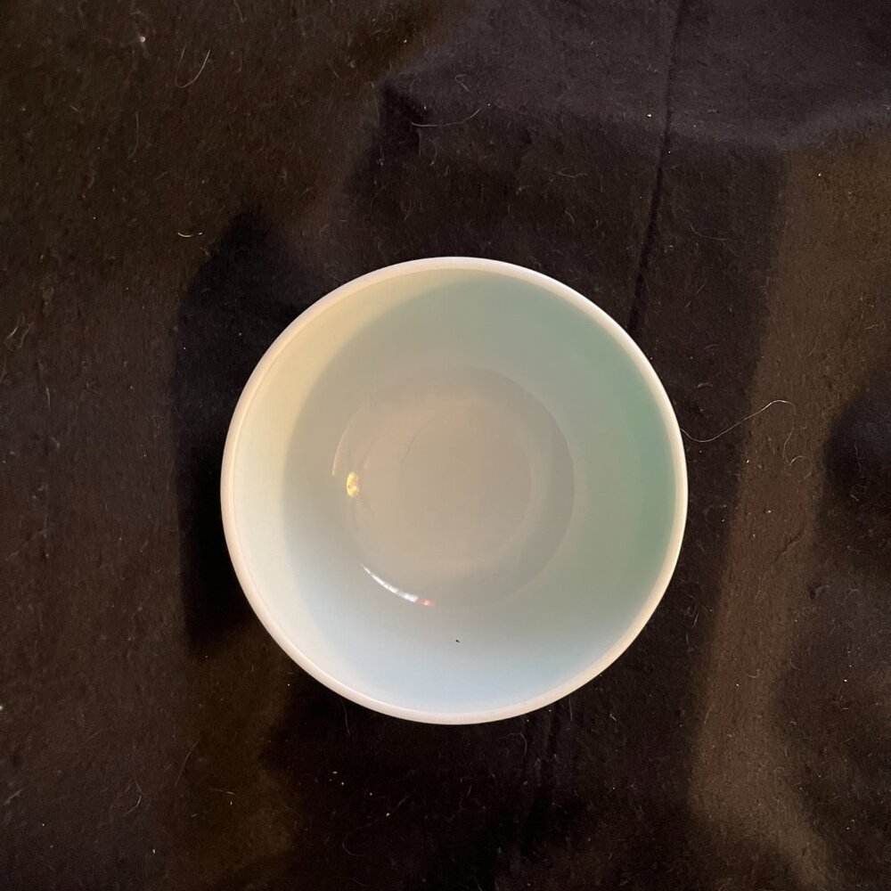 Vintage Pyrex ‘Primary Green’ Nesting Mixing Bowl 8 ¾” - Picture 7 of 9